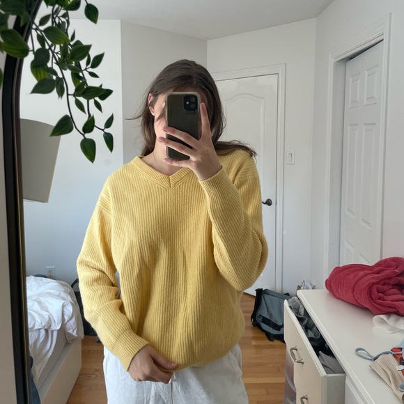 Yellow Sweater - Picture 3 of 4